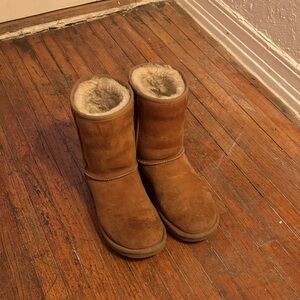 Worn Uggs brown size 8 medium height